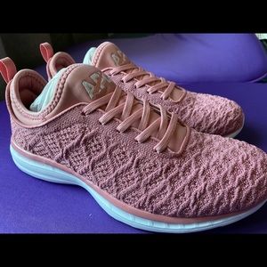 APL Techloom Phantom